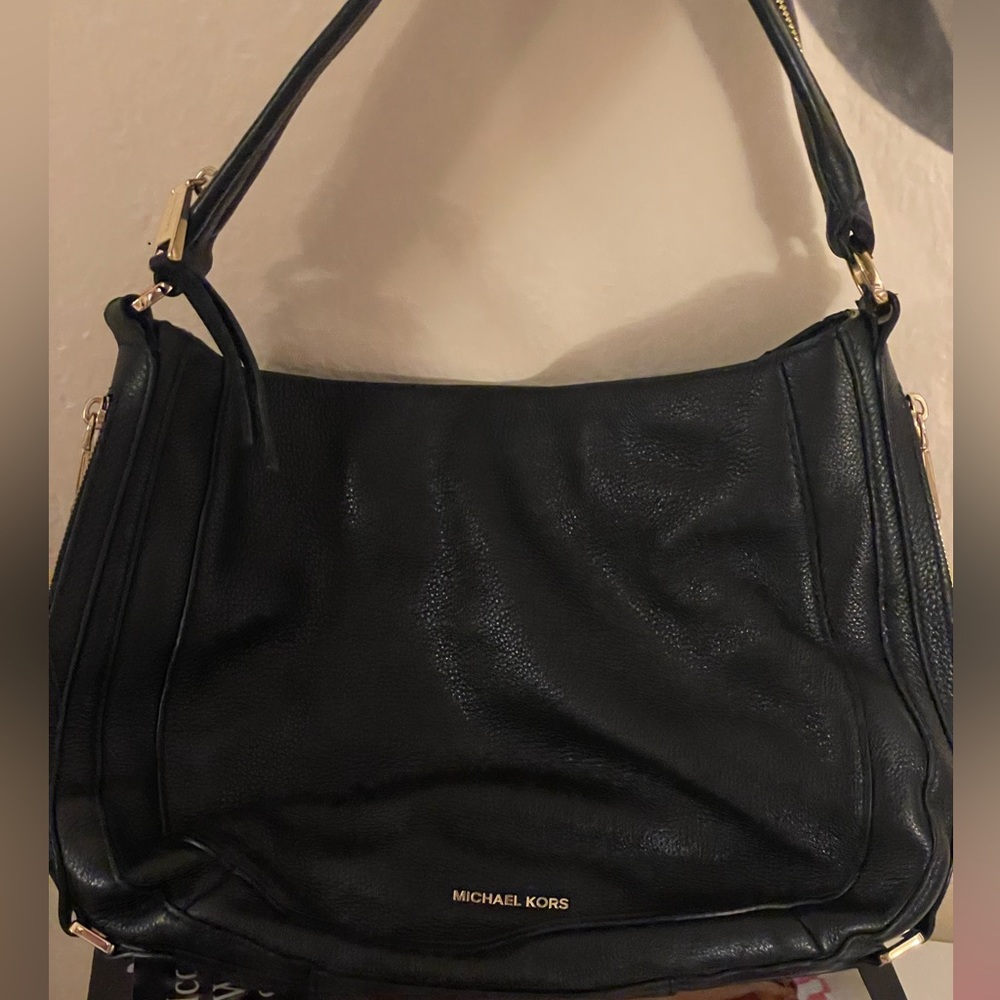 Michael Kors Shoulder Bag in Black Leather with Gold Hardware